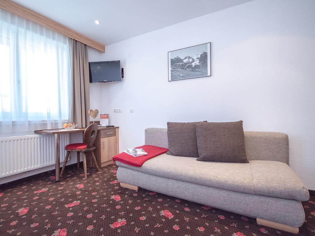 Hotel Felsenstueberl ゼルデン エクステリア 写真