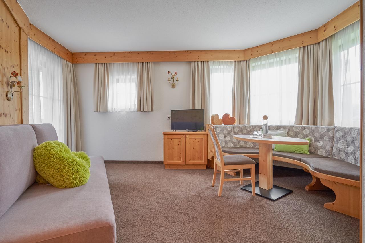 Hotel Felsenstueberl ゼルデン エクステリア 写真