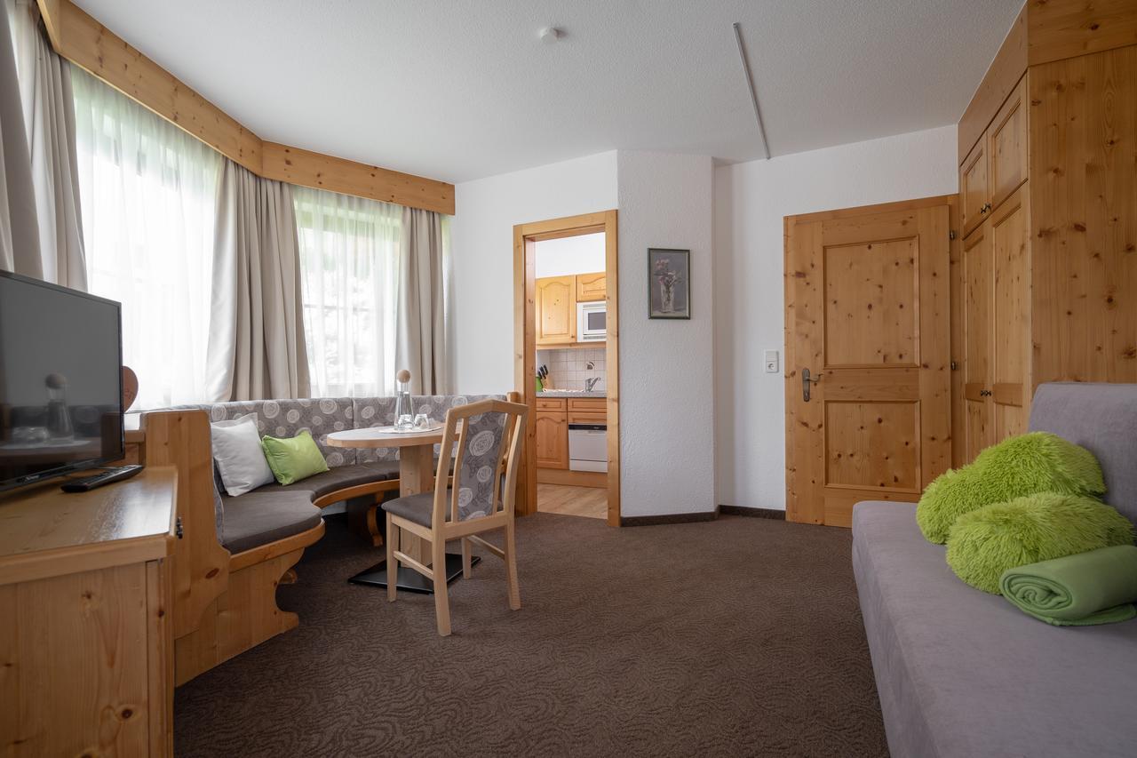 Hotel Felsenstueberl ゼルデン エクステリア 写真