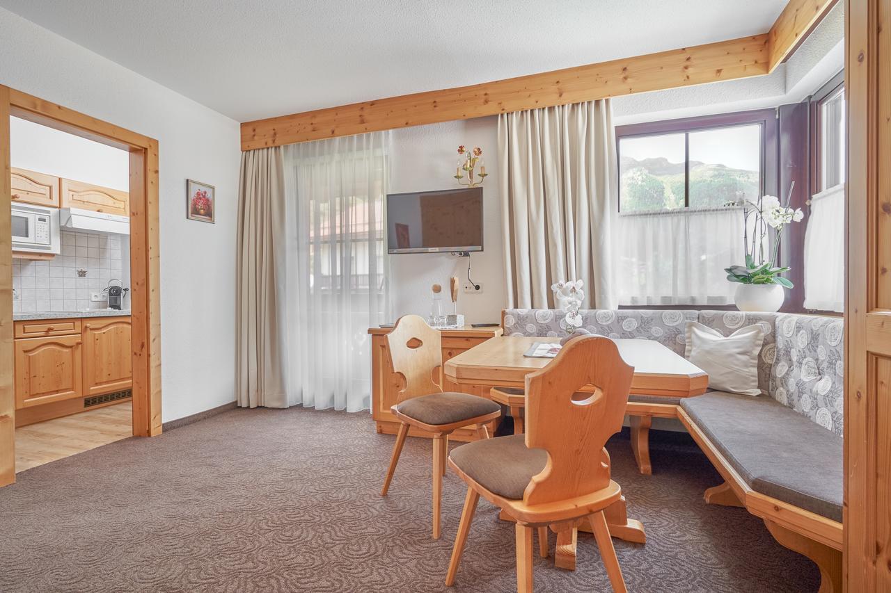 Hotel Felsenstueberl ゼルデン エクステリア 写真